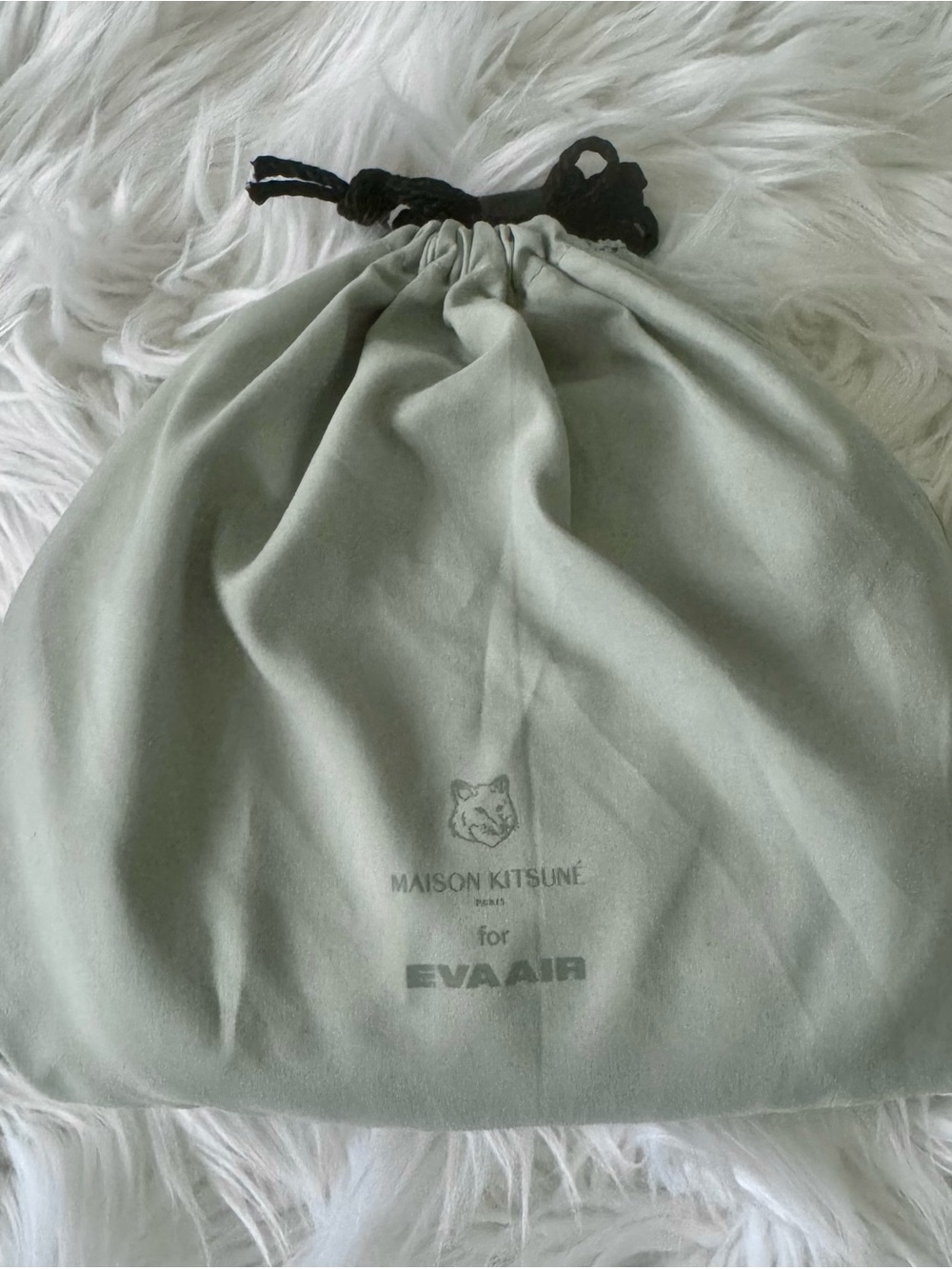 EVA AIR Maison Kitsune Amenity Kit for Royal Laurel / Business Class New Sage